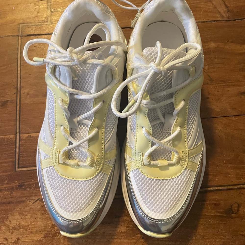 DKNY NWOT Juna Sneaker (Women) - - Picture 2 of 10